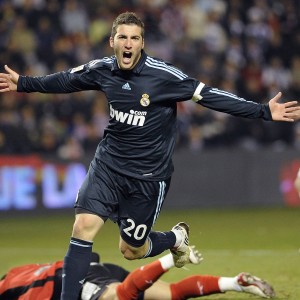 爱游戏娱乐平台-车手心理战：在场上的战术与心态调控，车手diana